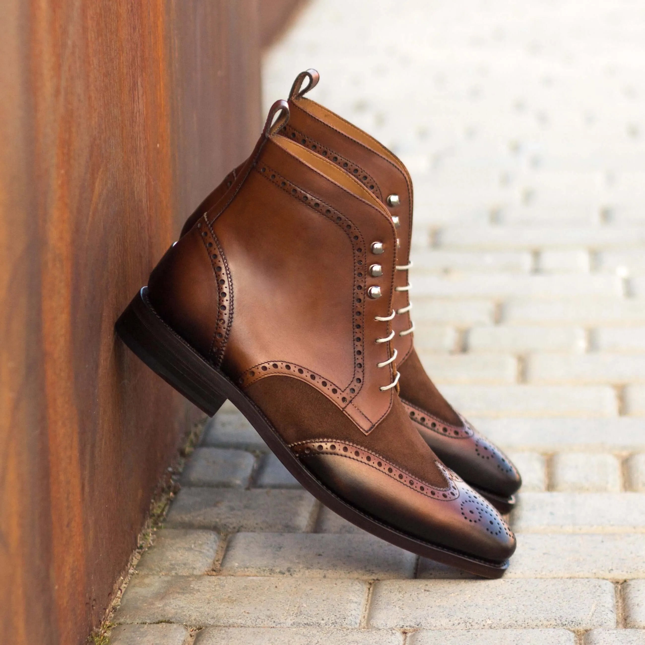 Abu Dhabi military brogue boots II in med brown leather wingtip
