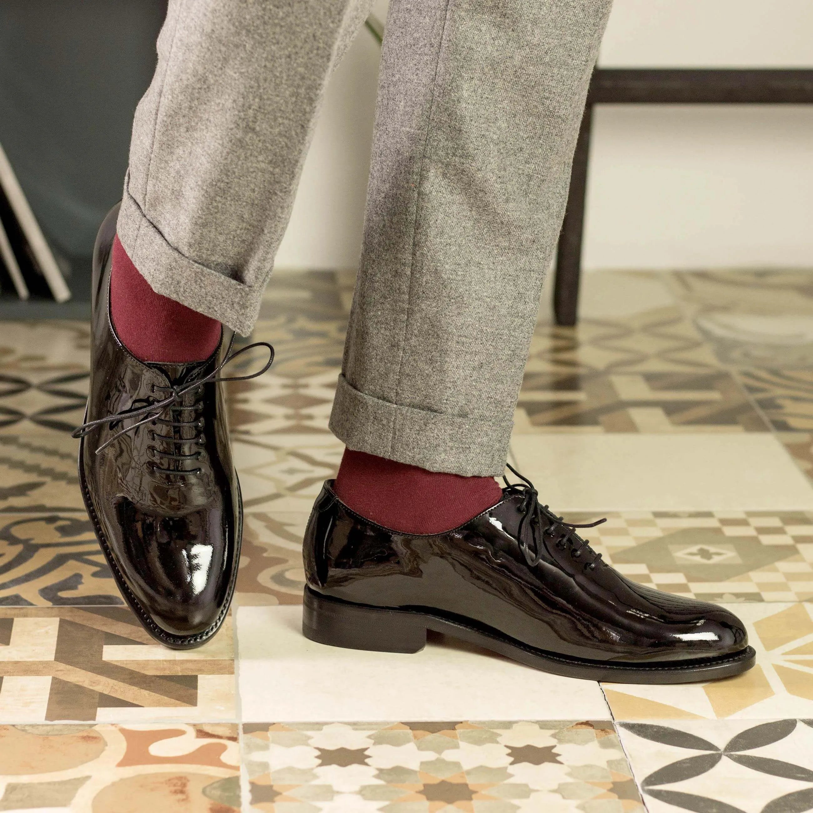 Shiny black patent leather Agent Wholecut Shoes II