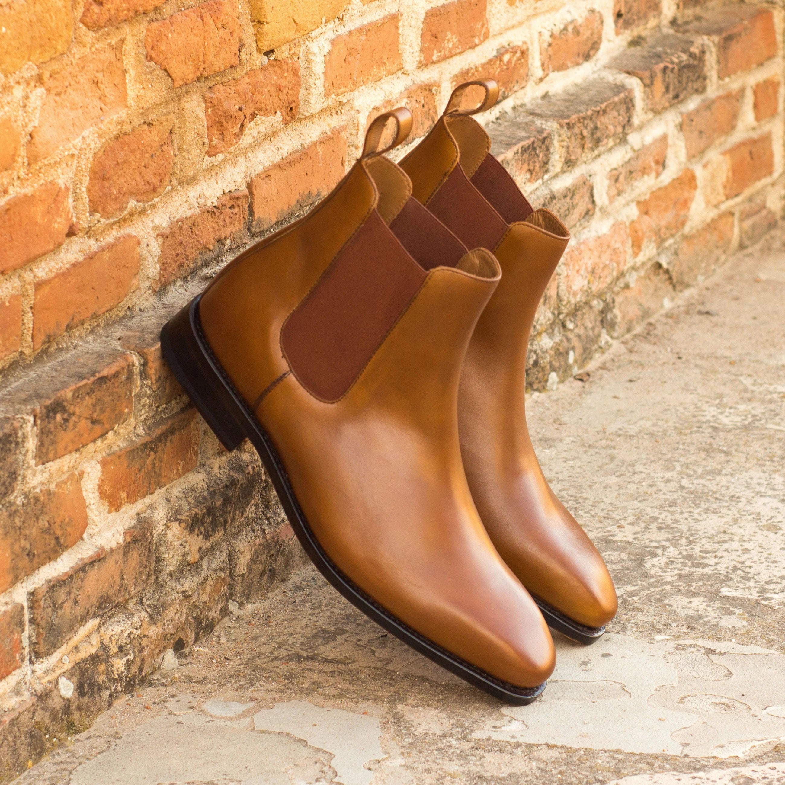 Braindo Chelsea boot with tan leather, brown elastic panels, black soles