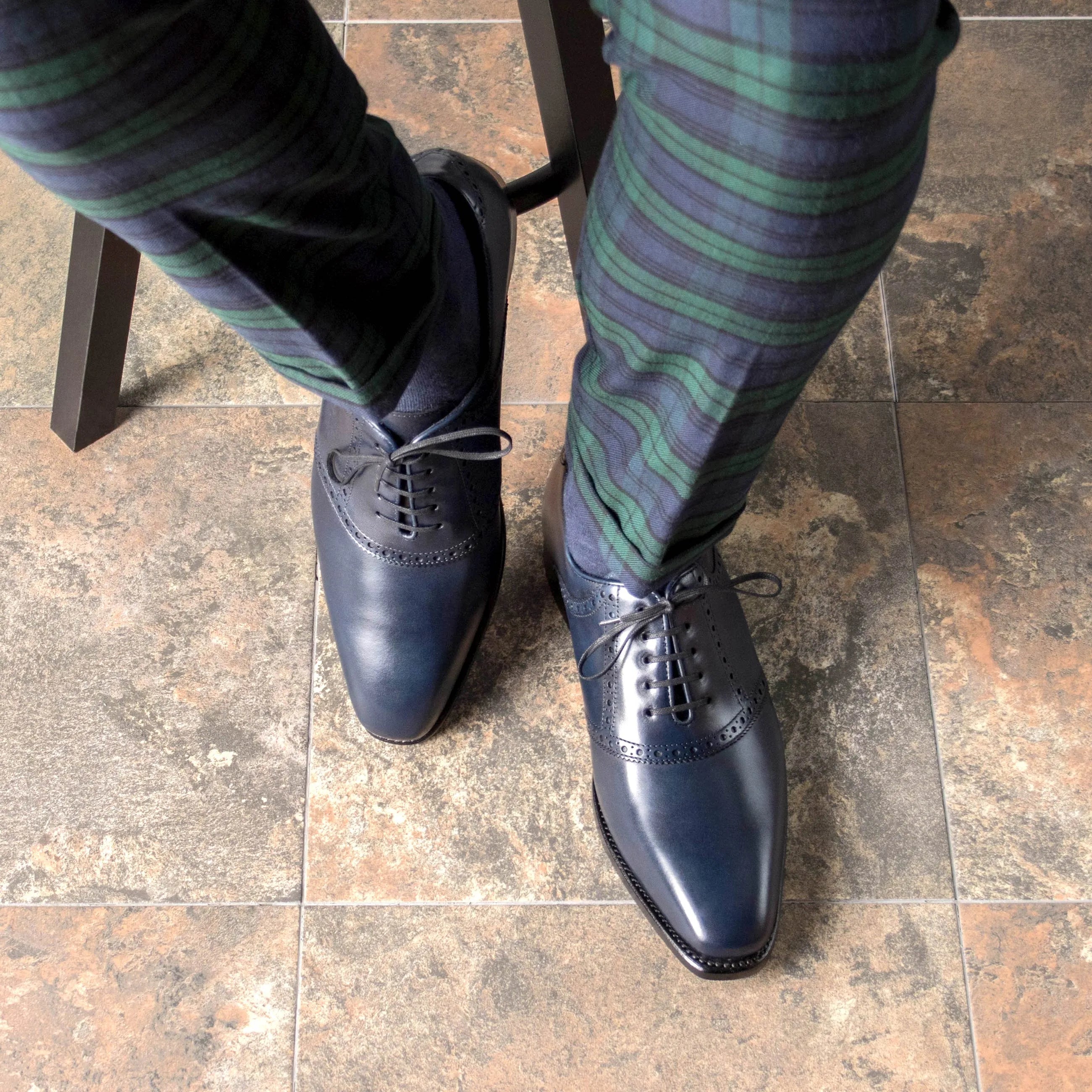 Carmine saddle shoes in blue leather, back view