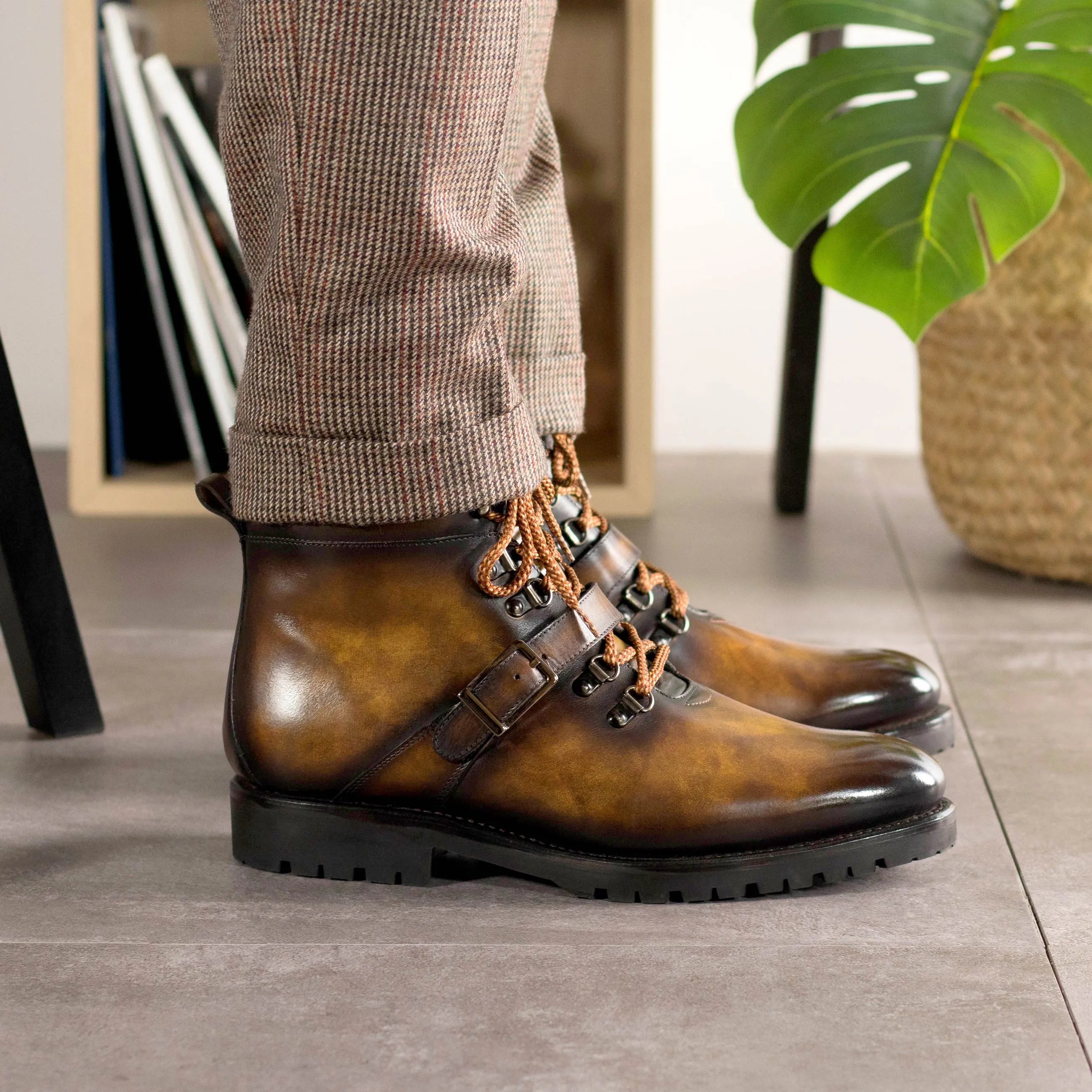 Duke Patina Hiking Boots in brown leather