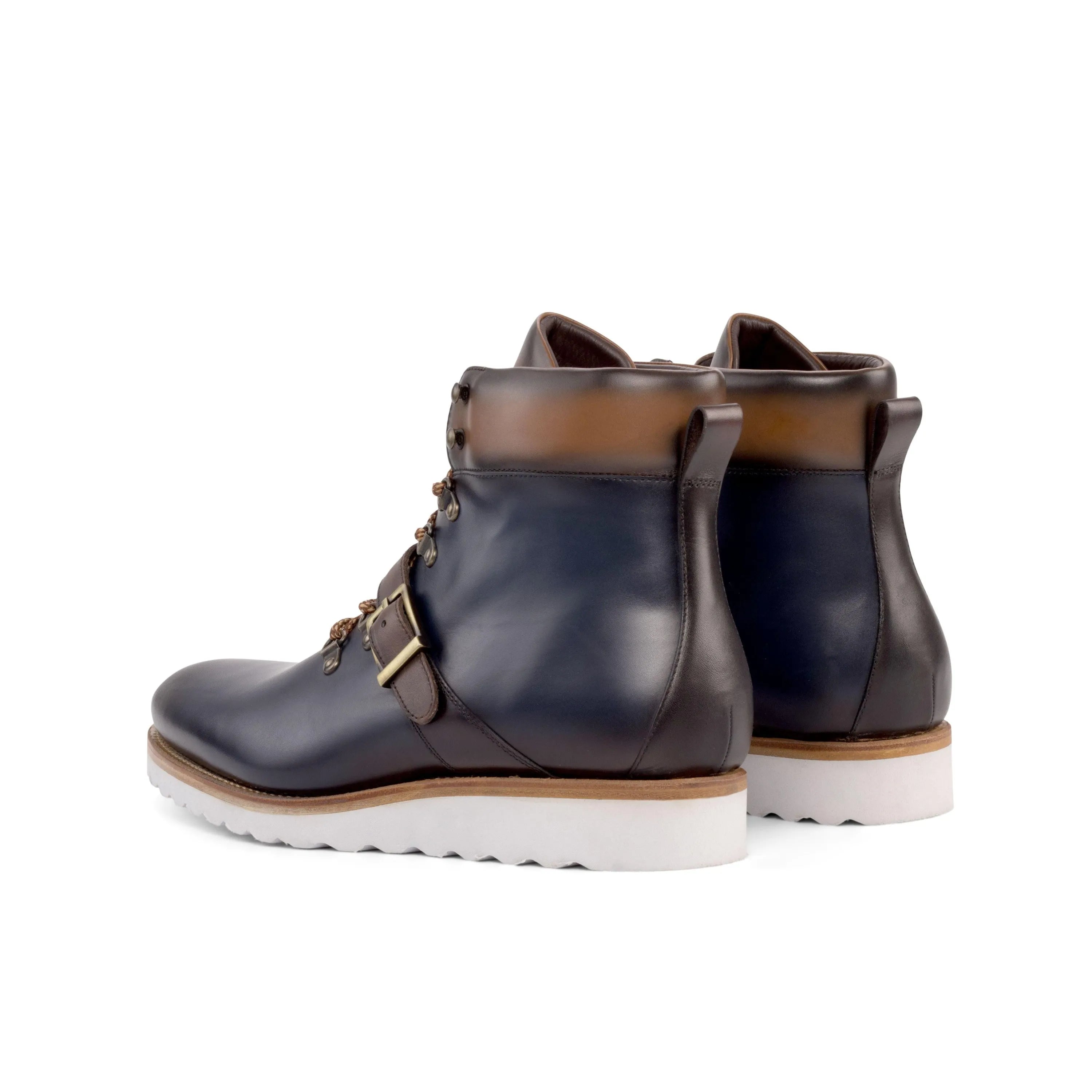 Elbrus hiking boots in brown box calf with white soles
