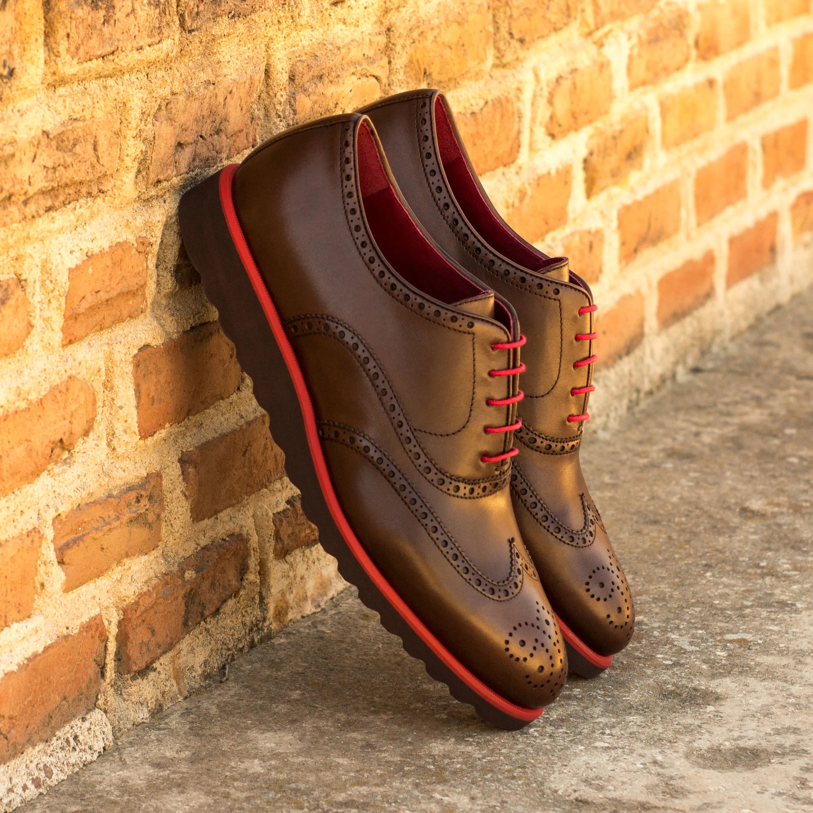 Fabuis full brogue shoes: brown leather long wingtip blucher with red accents