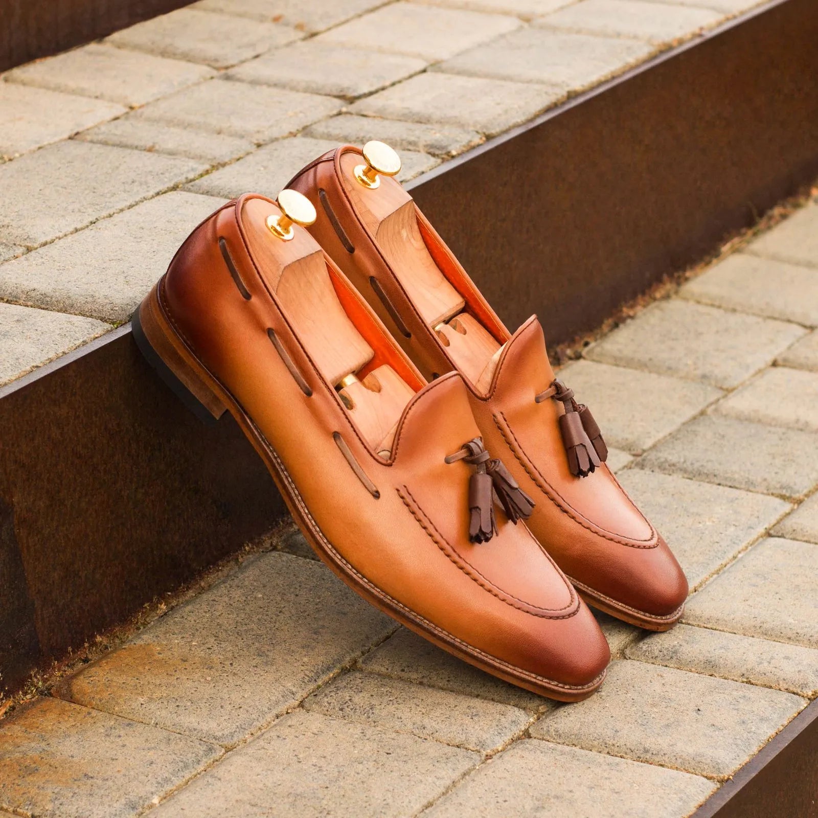 Jag loafers in painted calf with leather tassels and shoe trees