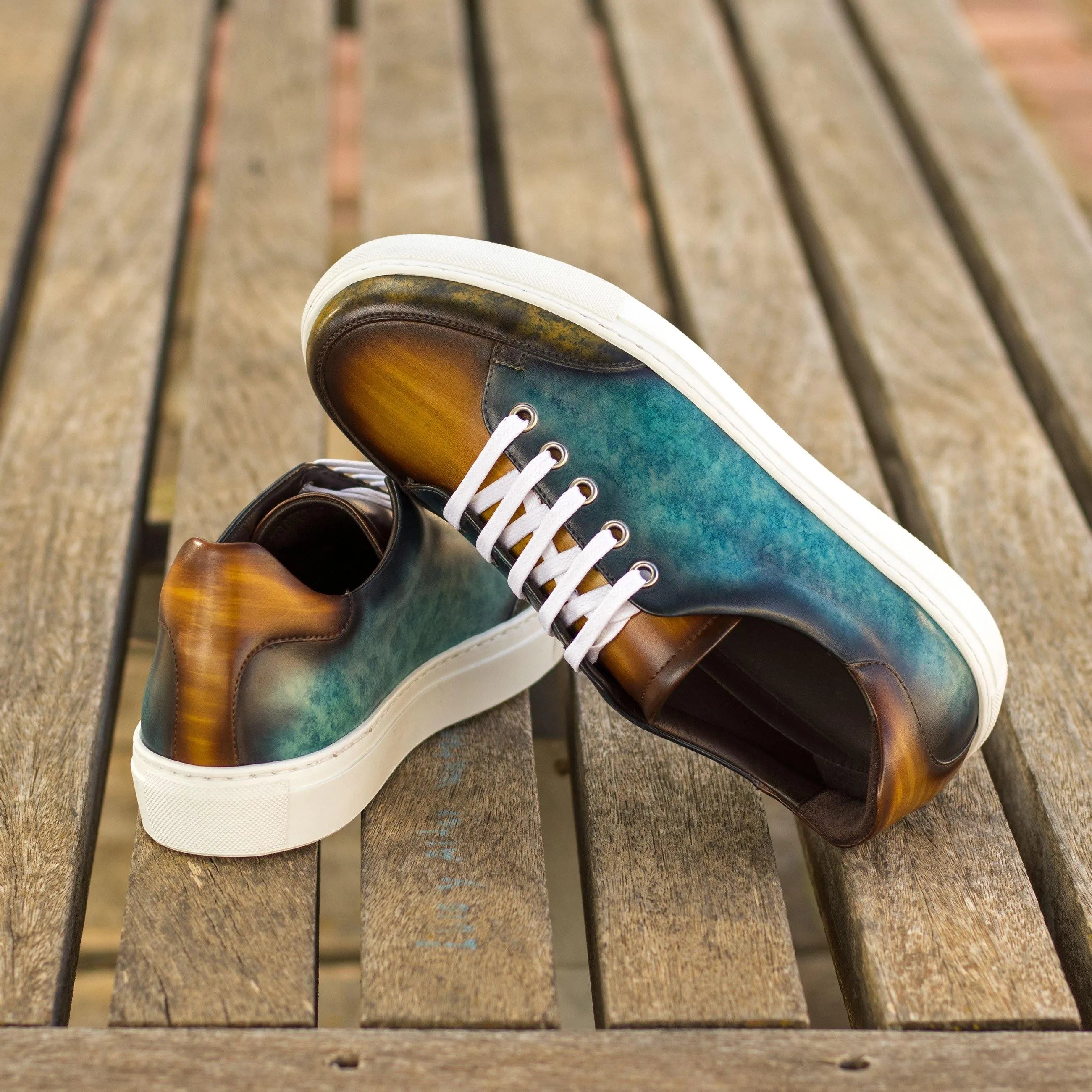 Jullia ladies patina tennis sneaker with two-toned leather