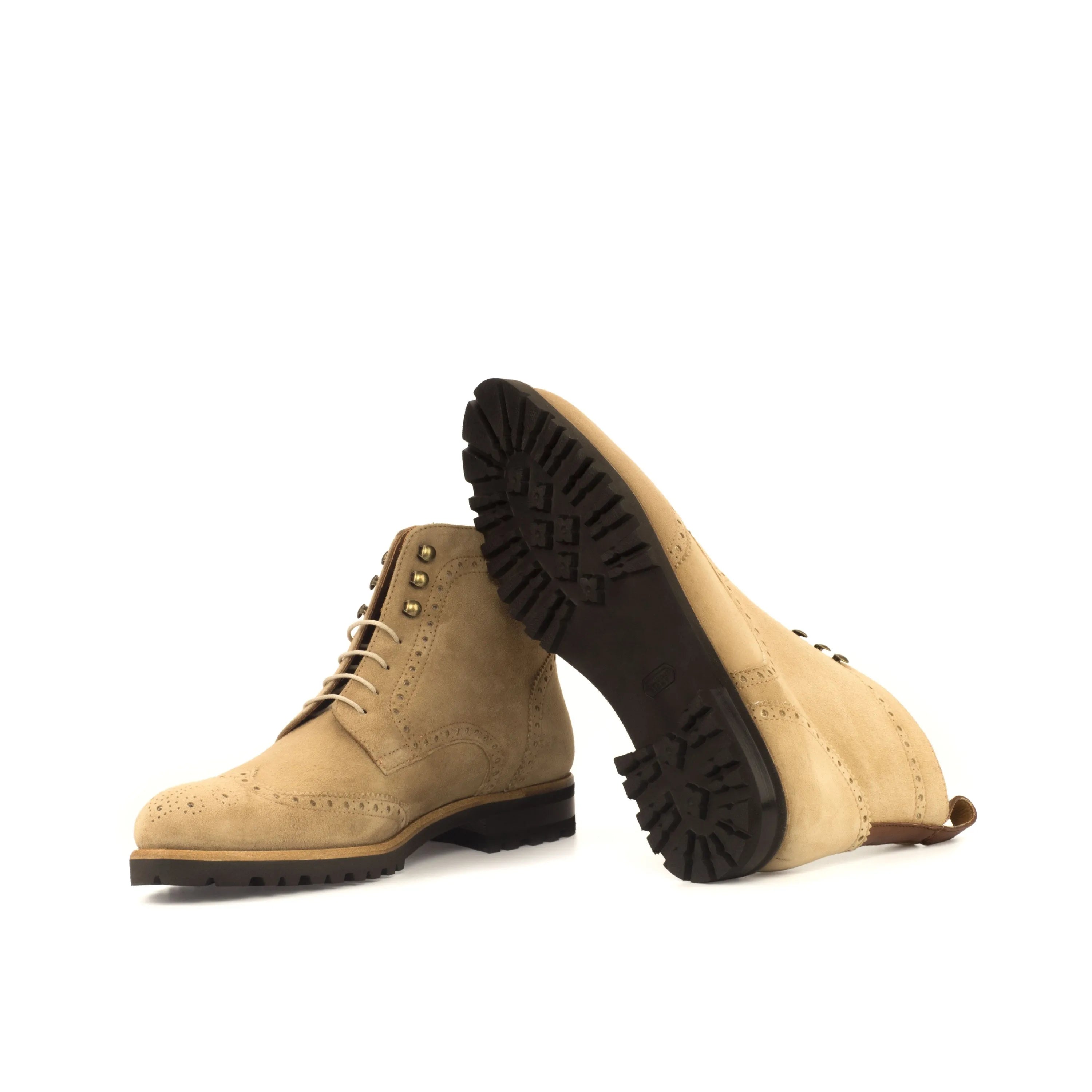 Mayas ladies military brogue boots in tan suede wingtip design