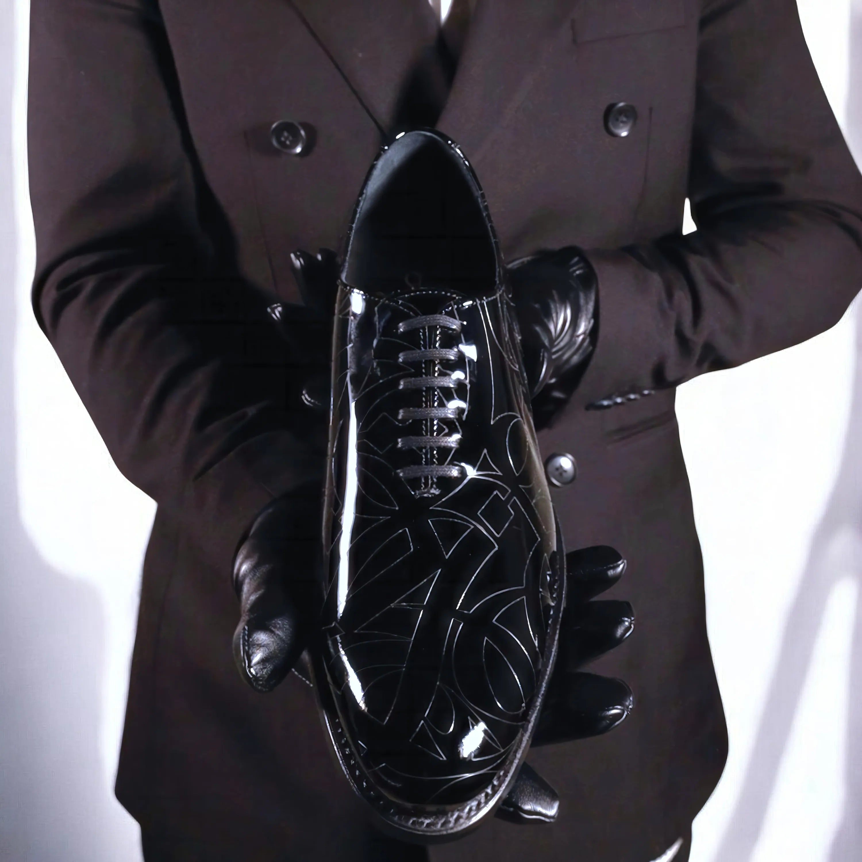 Shiny black patterned Quswa Noir Wholecut dress shoe, premium Italian black