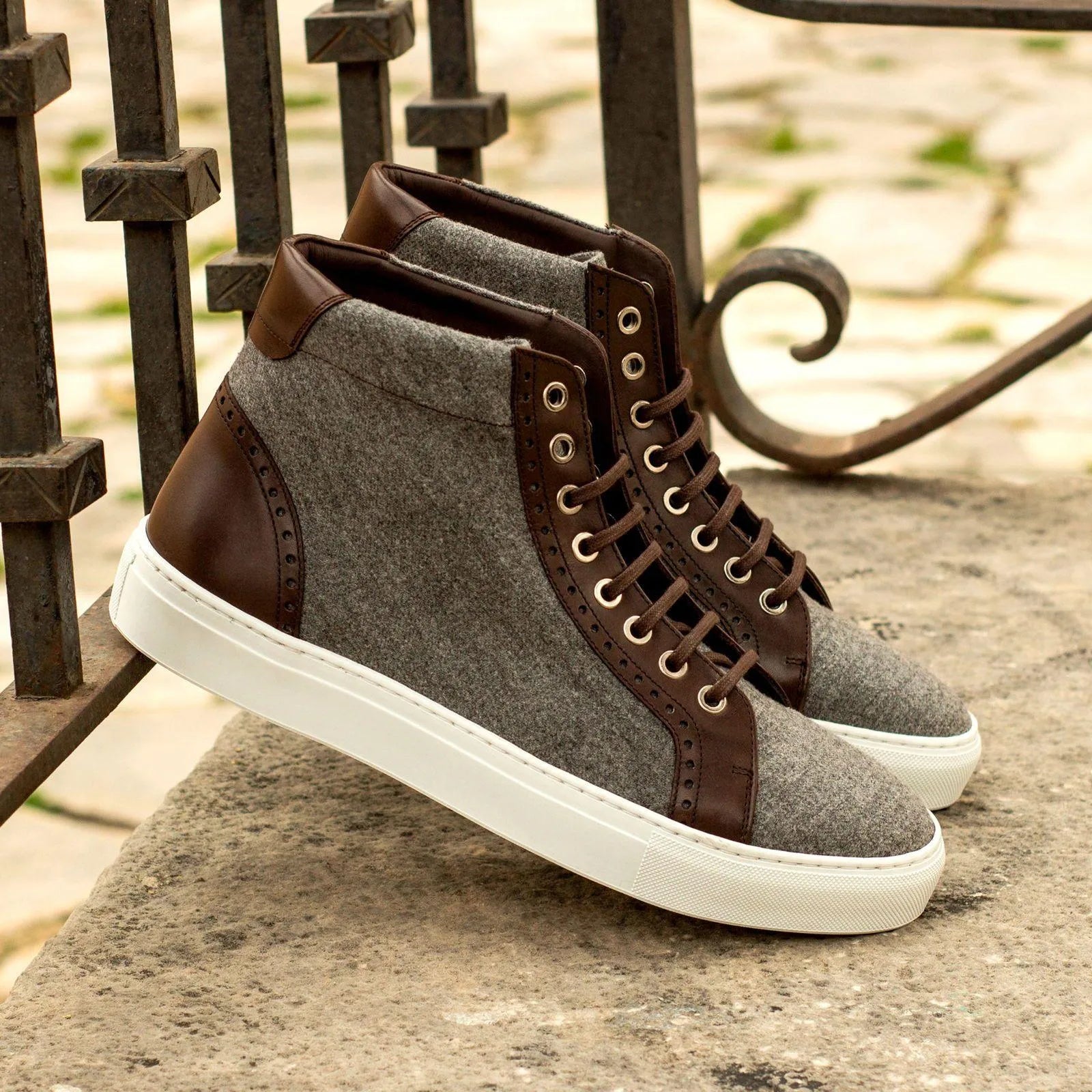 RQ72 High Kicks Sneakers II in gray and brown high-top design