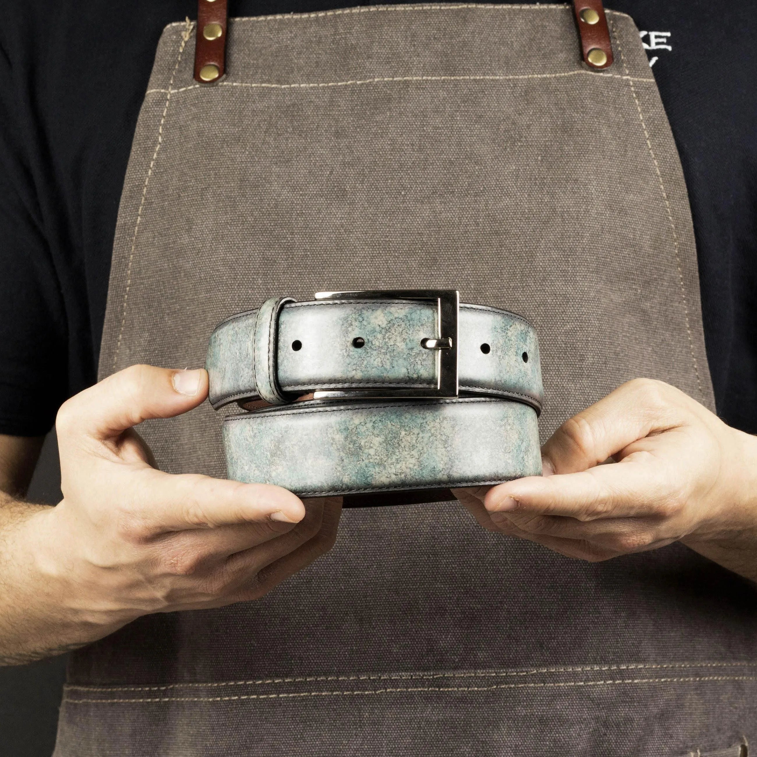 Gray stone patina Hamptons belt II with leather texture