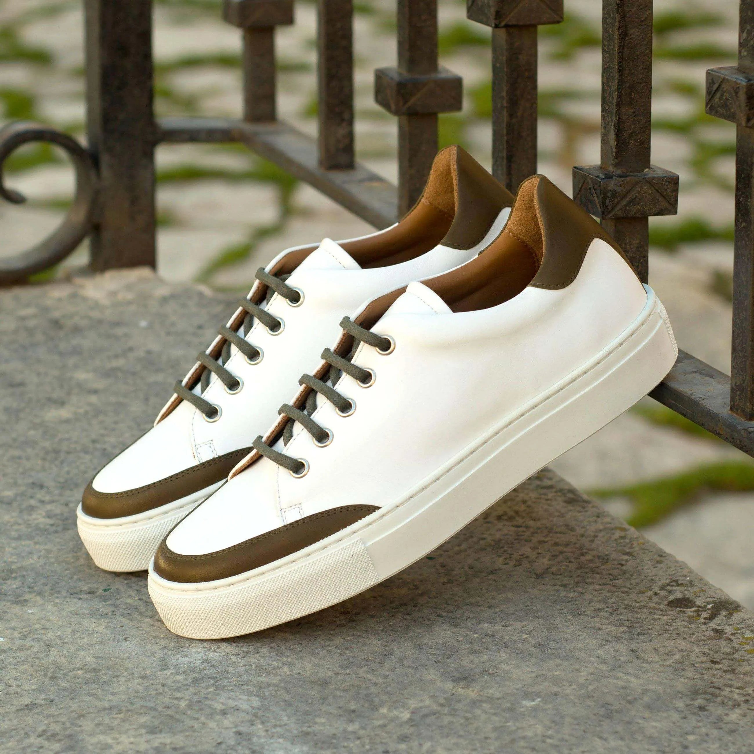 Alia Ladies Tennis Sneaker II white leather with brown accents