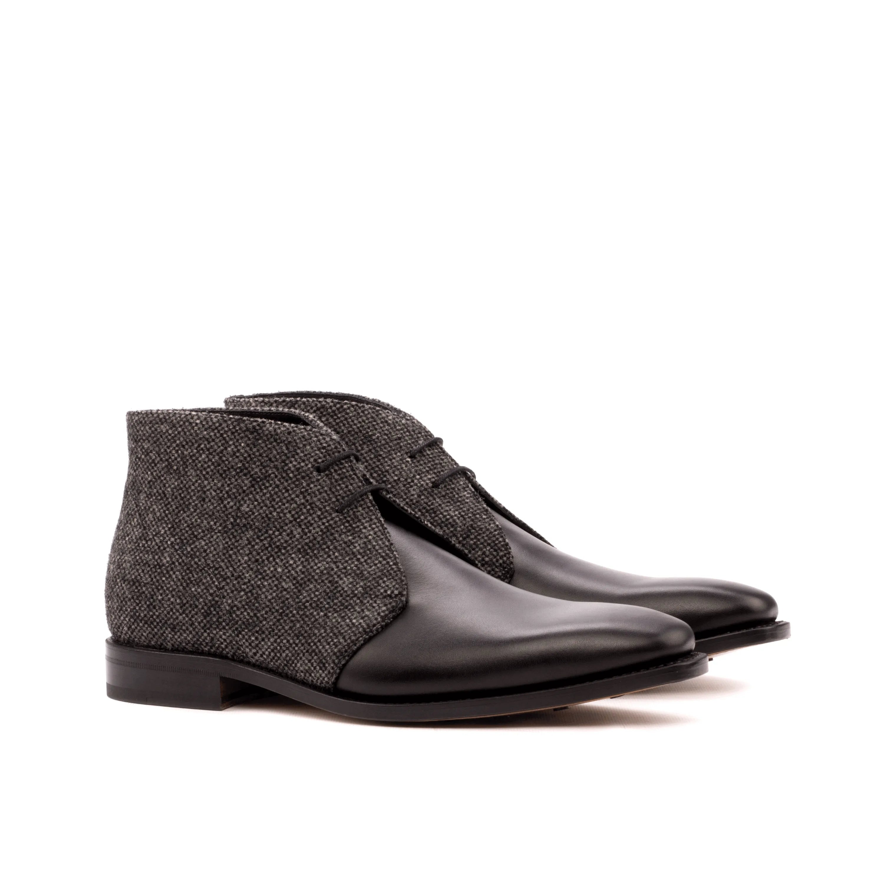 Artemon Chukka Boots II in black leather and gray tweed