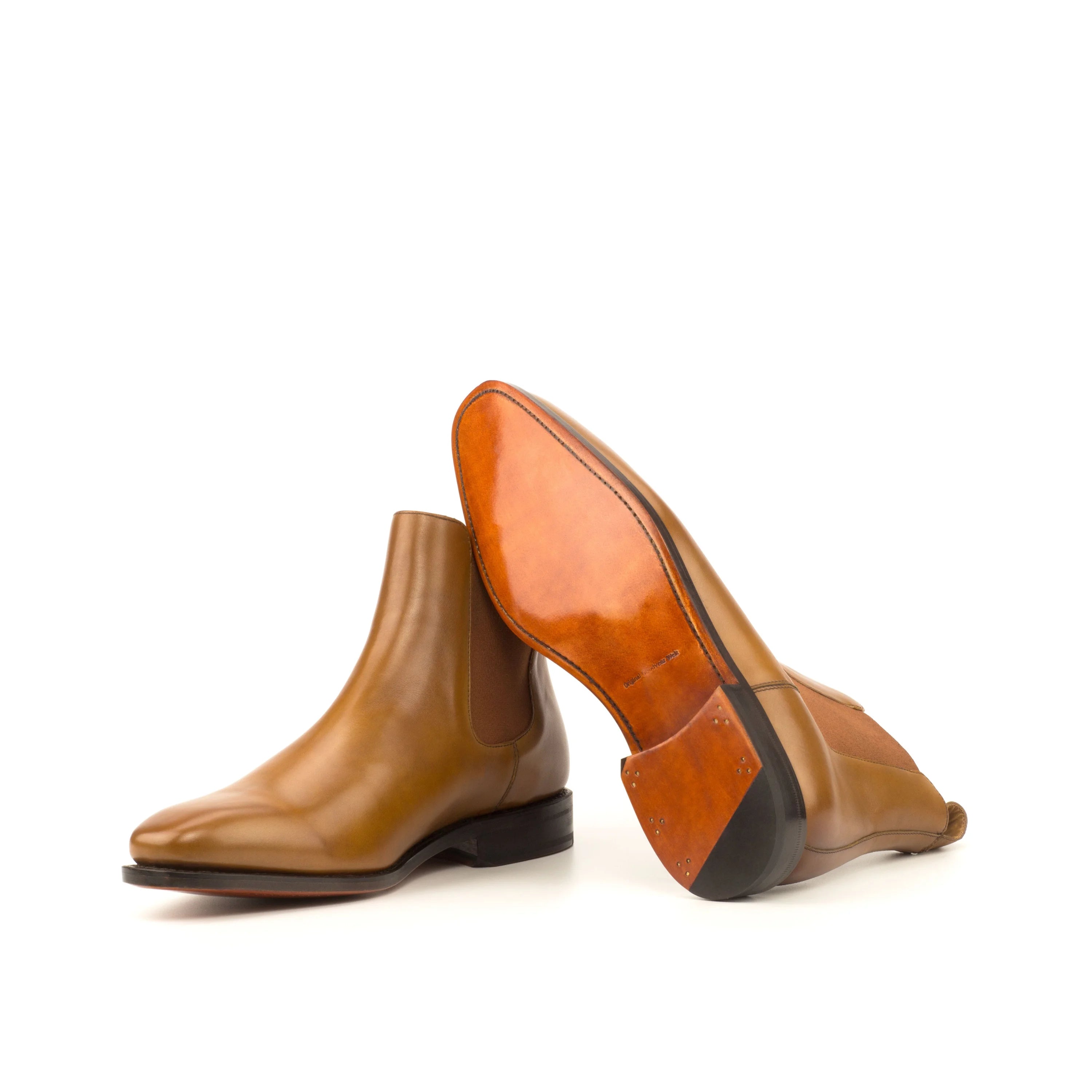Braindo Chelsea boots in tan leather with polished finish and black rubber soles