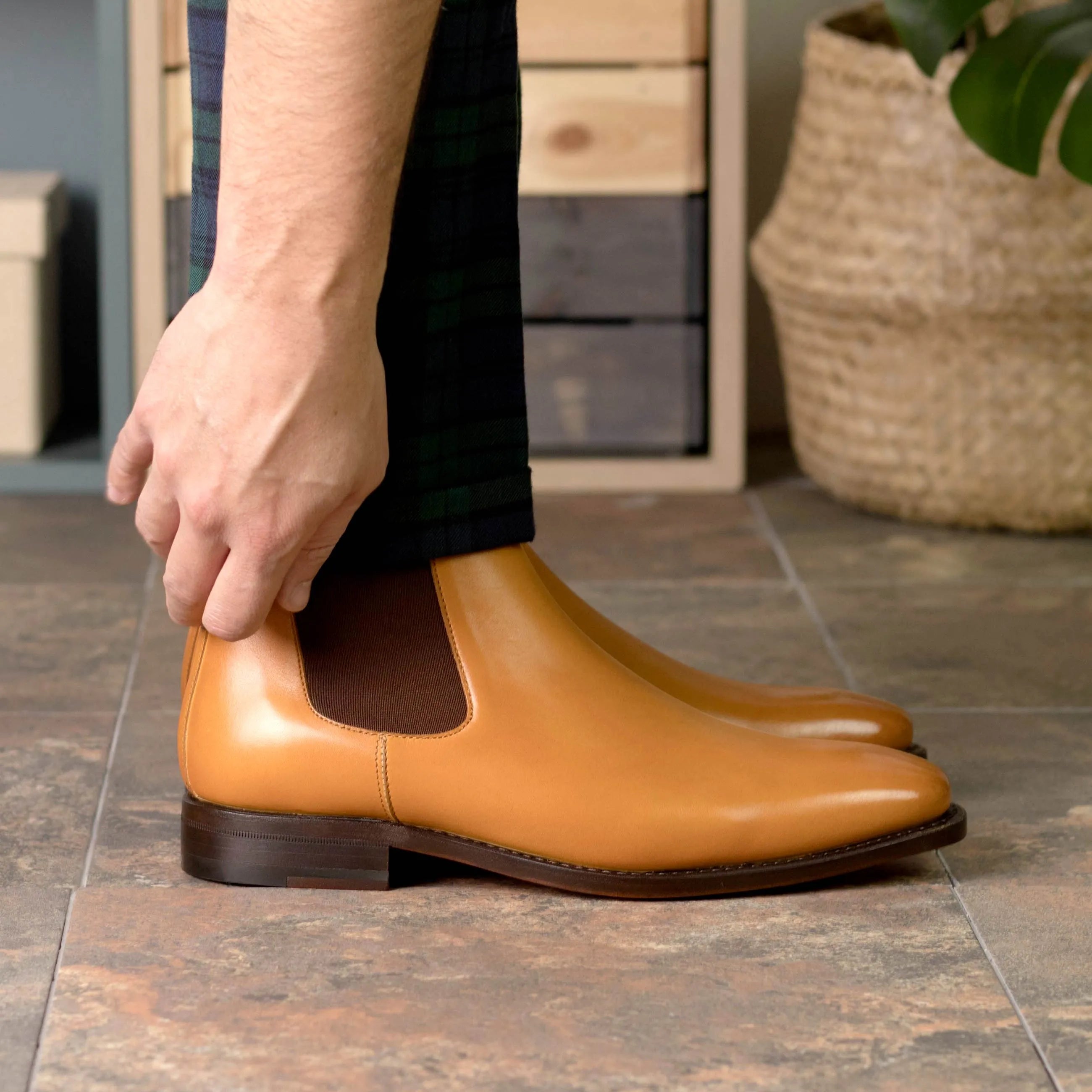 Tan Canni Chelsea boots in fast lane tan leather