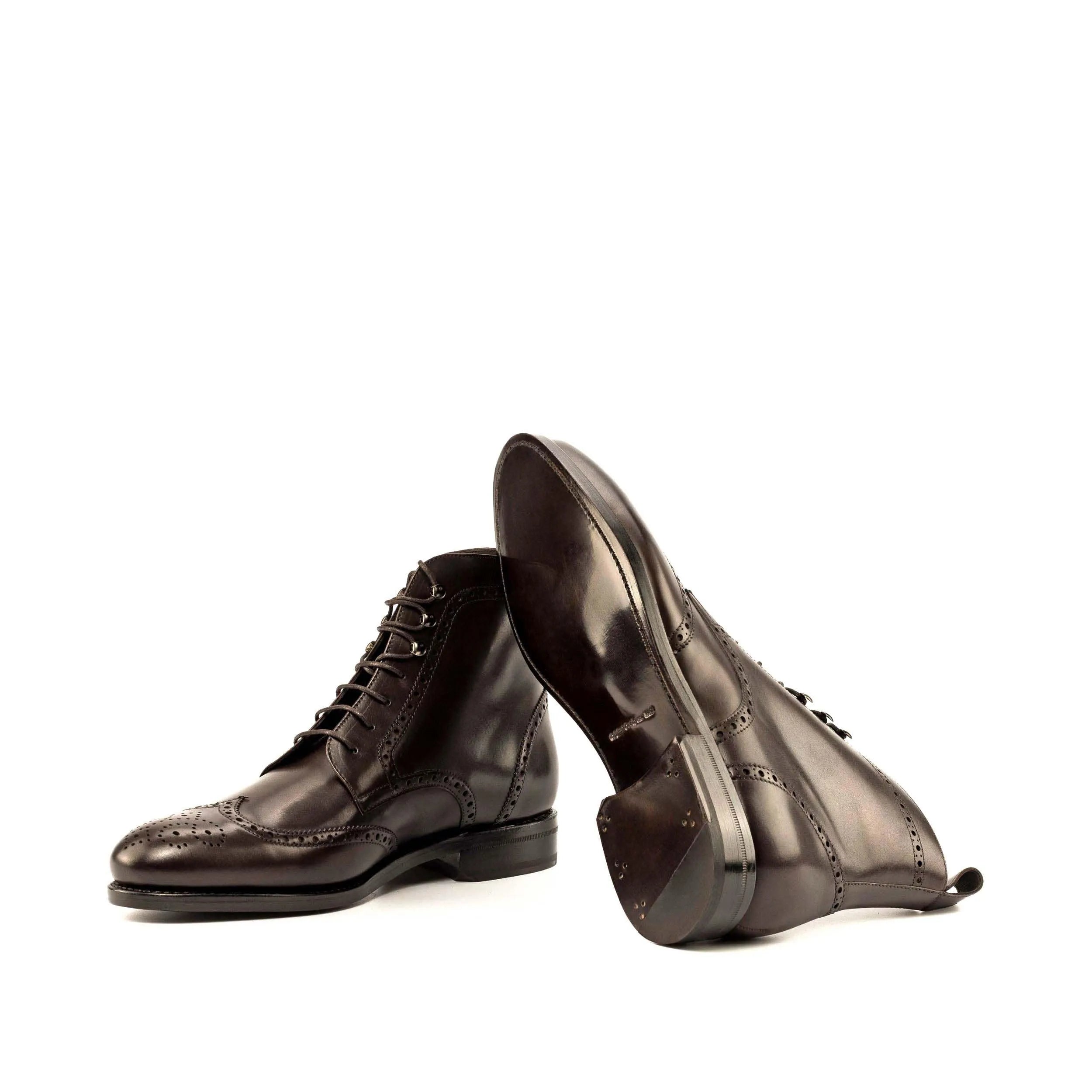 Devin military brogue boots II in brown leather wingtip style