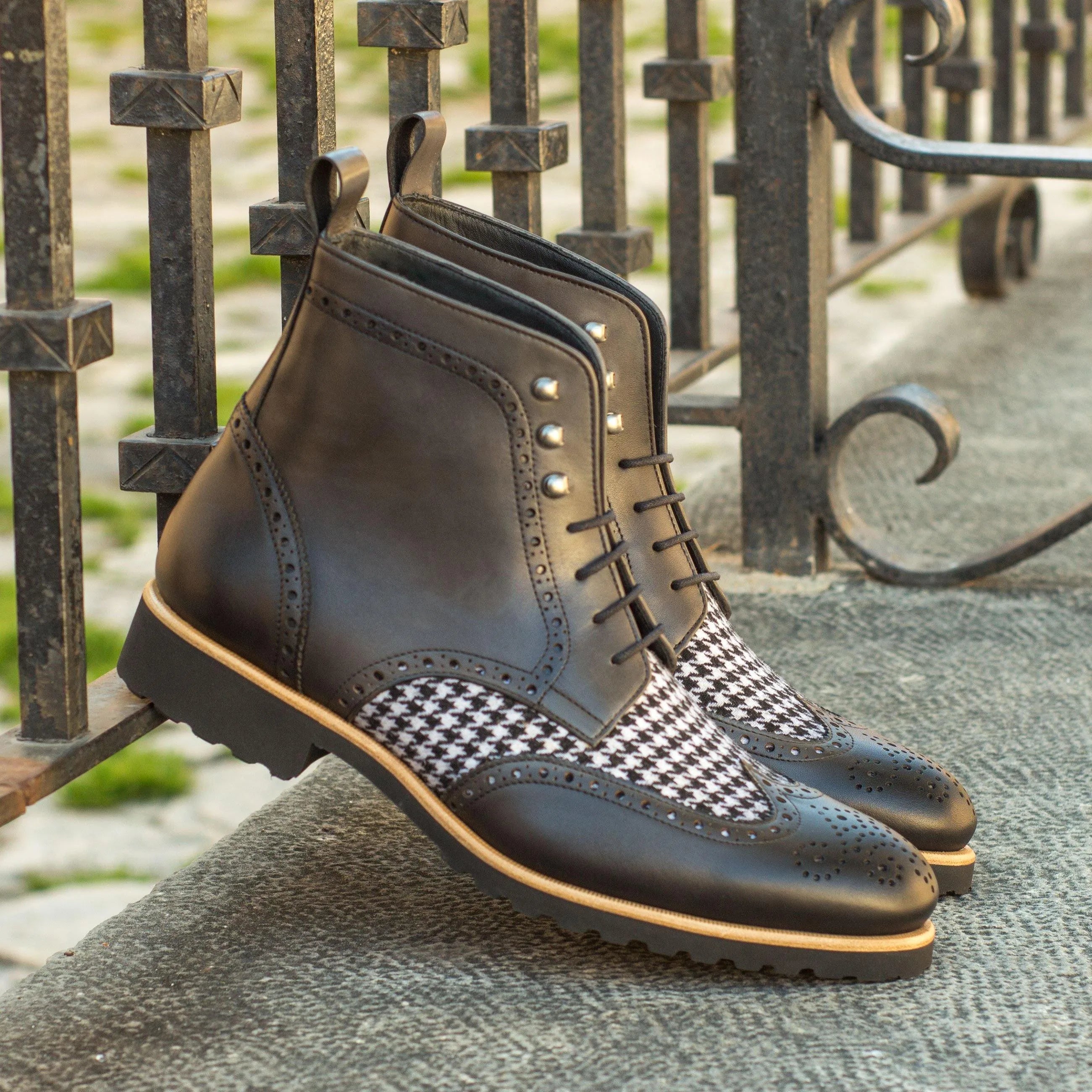 DT90 Military Brogue Boots II in black leather and houndstooth