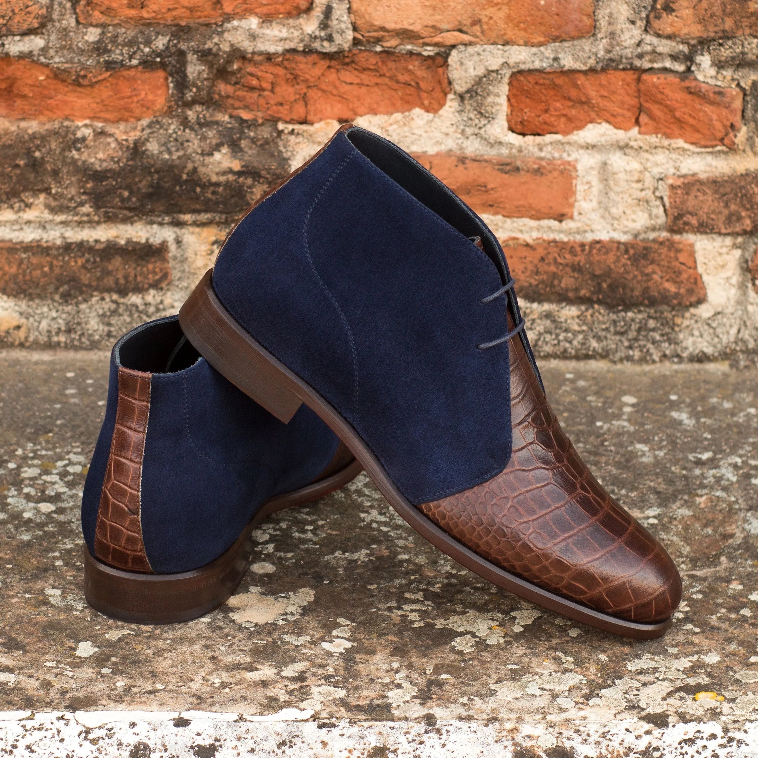 Geovano chukka boots in blue suede and brown leather