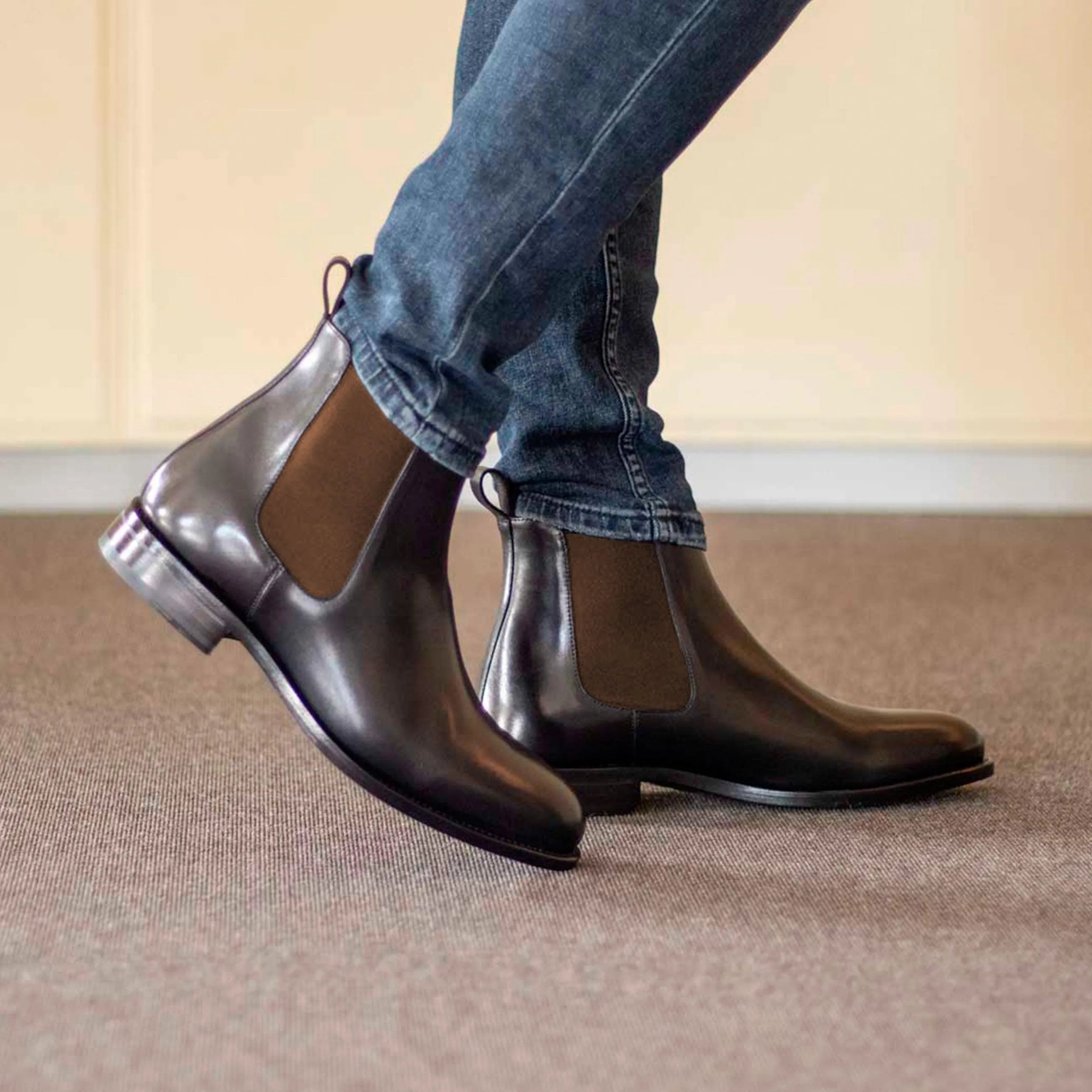 Henrystar Chelsea boots in sleek leather, fast lane style