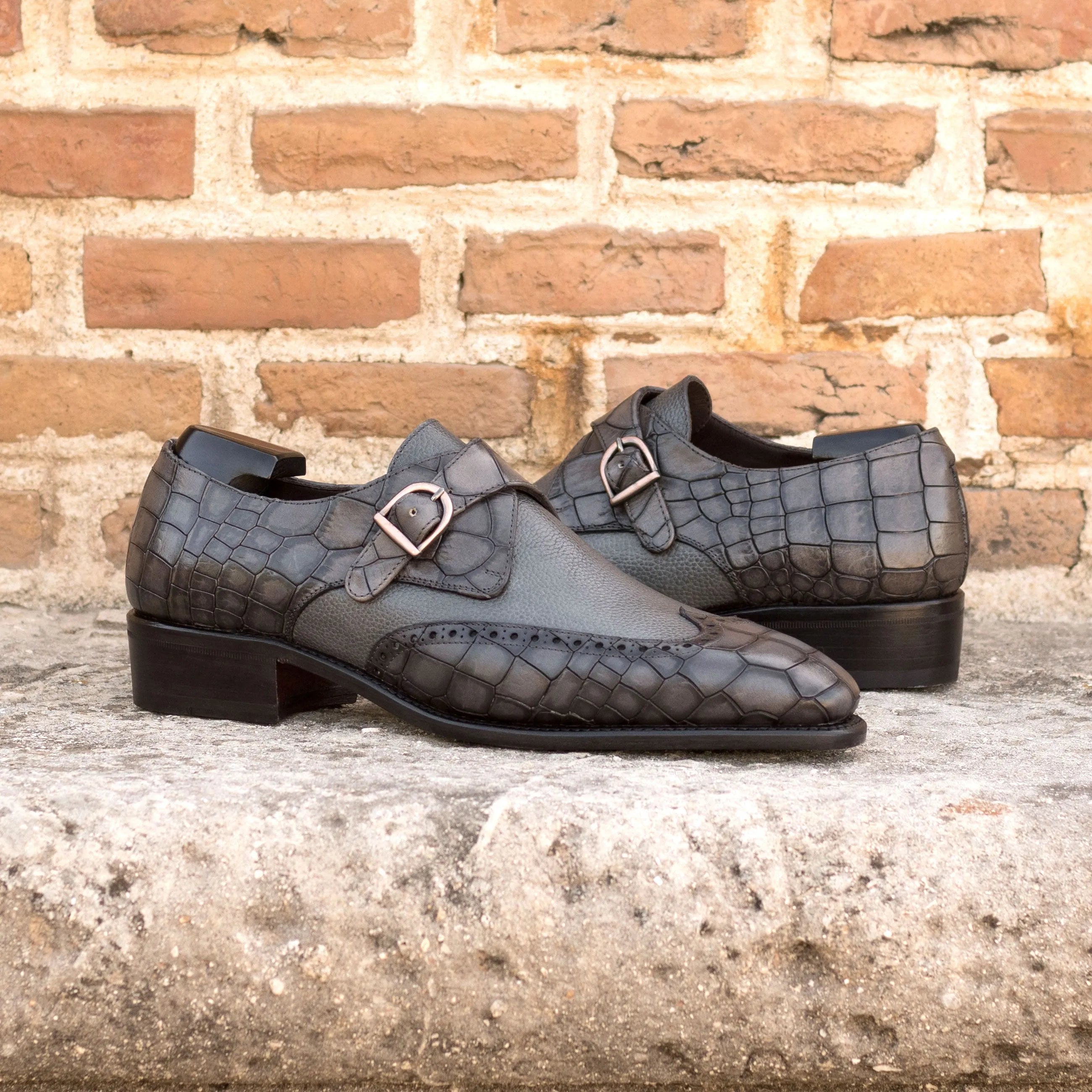 Gray crocodile-patterned Huracan single monk strap shoes