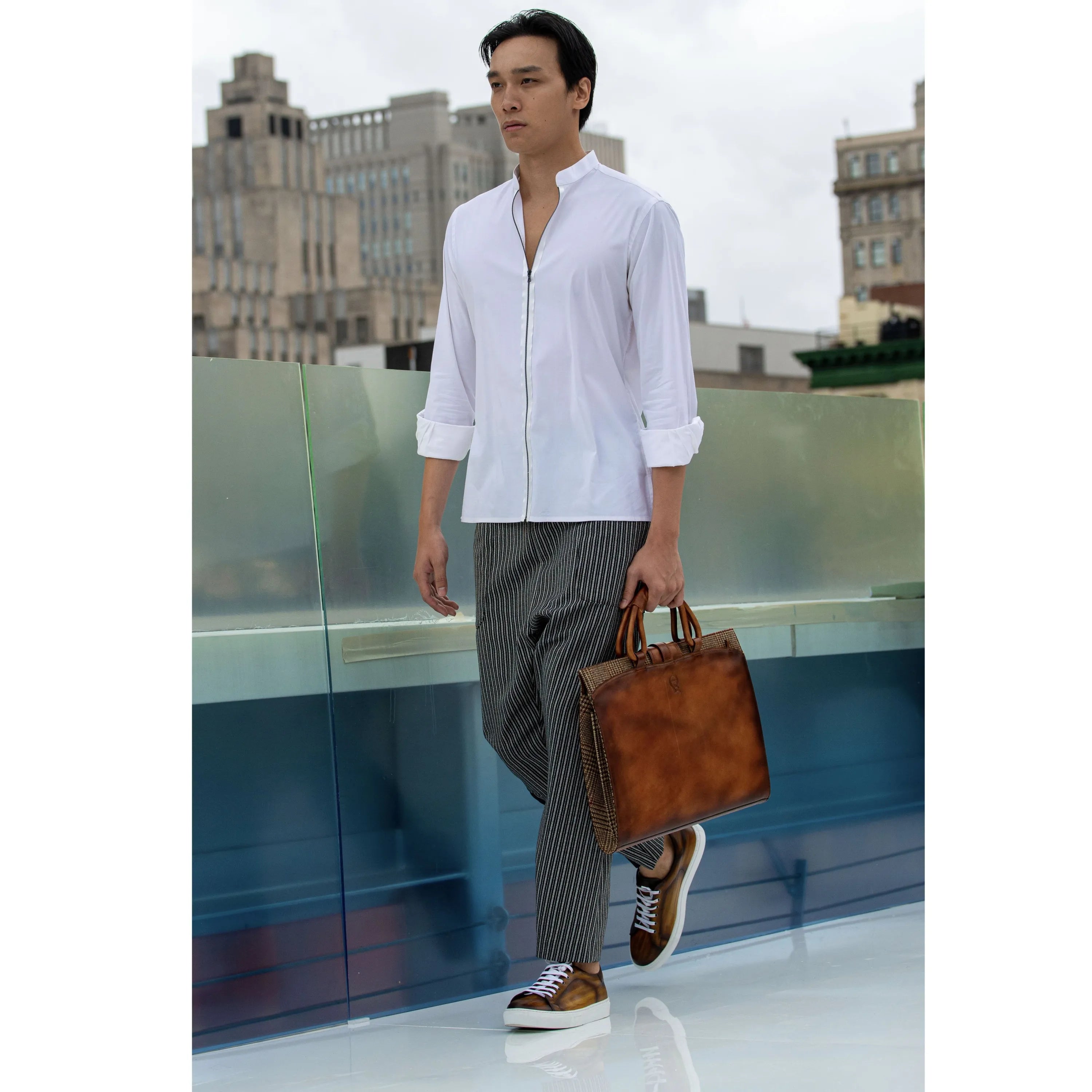 Man in stylish casual attire wearing Passby Trainer Patina sneaker