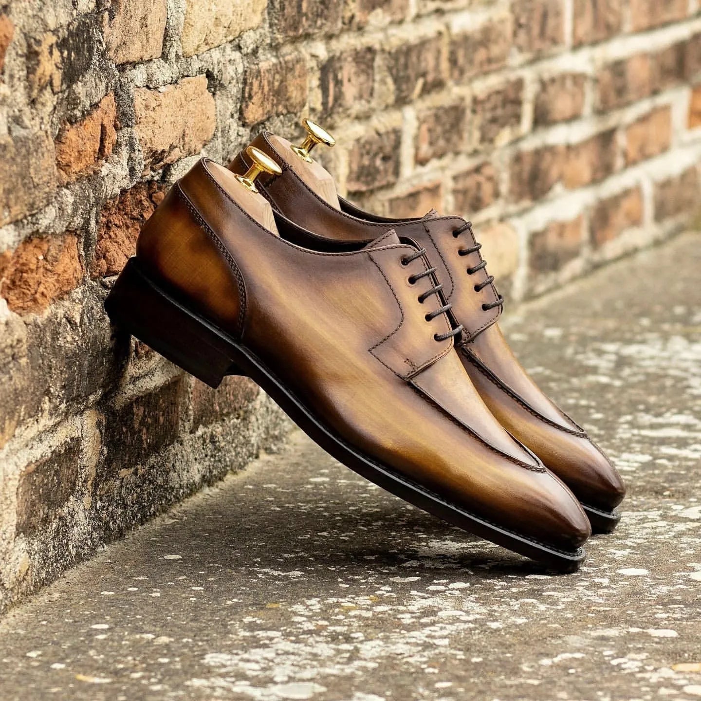 Rubis derby split toe patina shoes II in brown leather