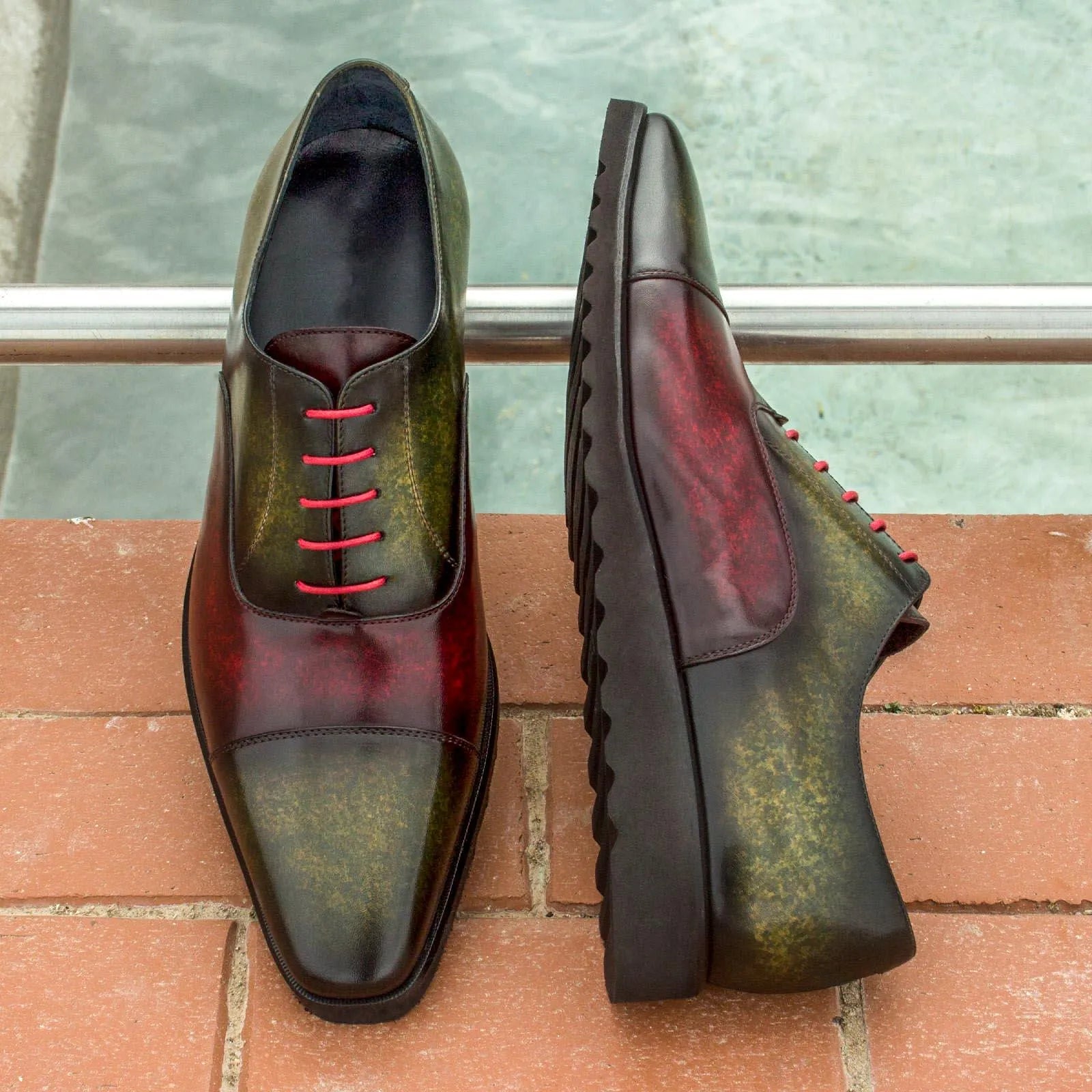 Tice Oxford patina shoes II with two-toned leather and red laces