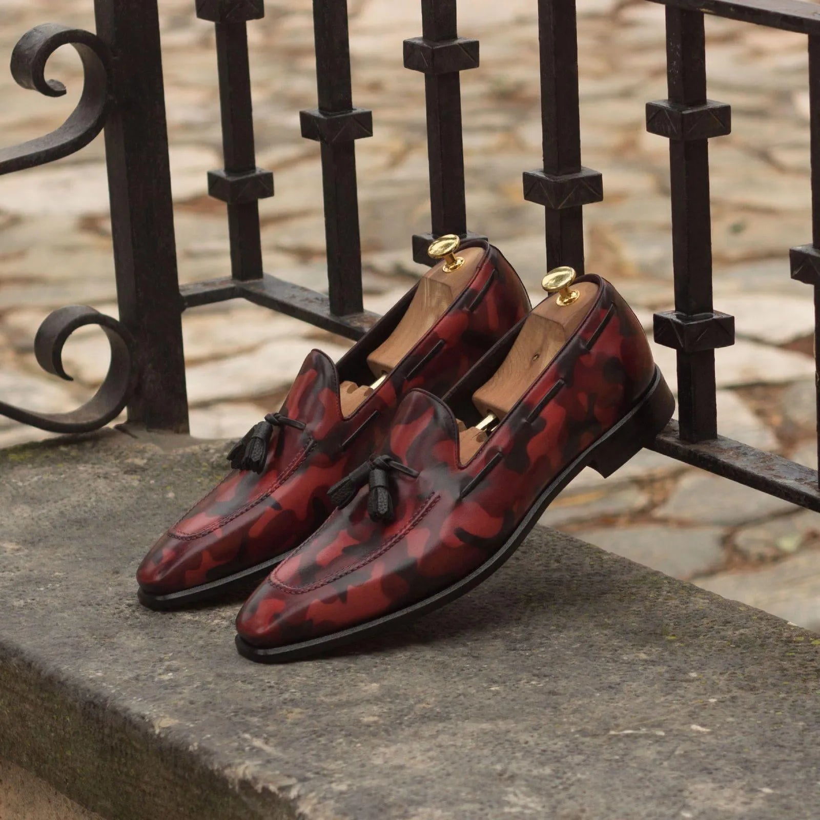 Red and black patterned Timo Camo Loafers II tassel loafers