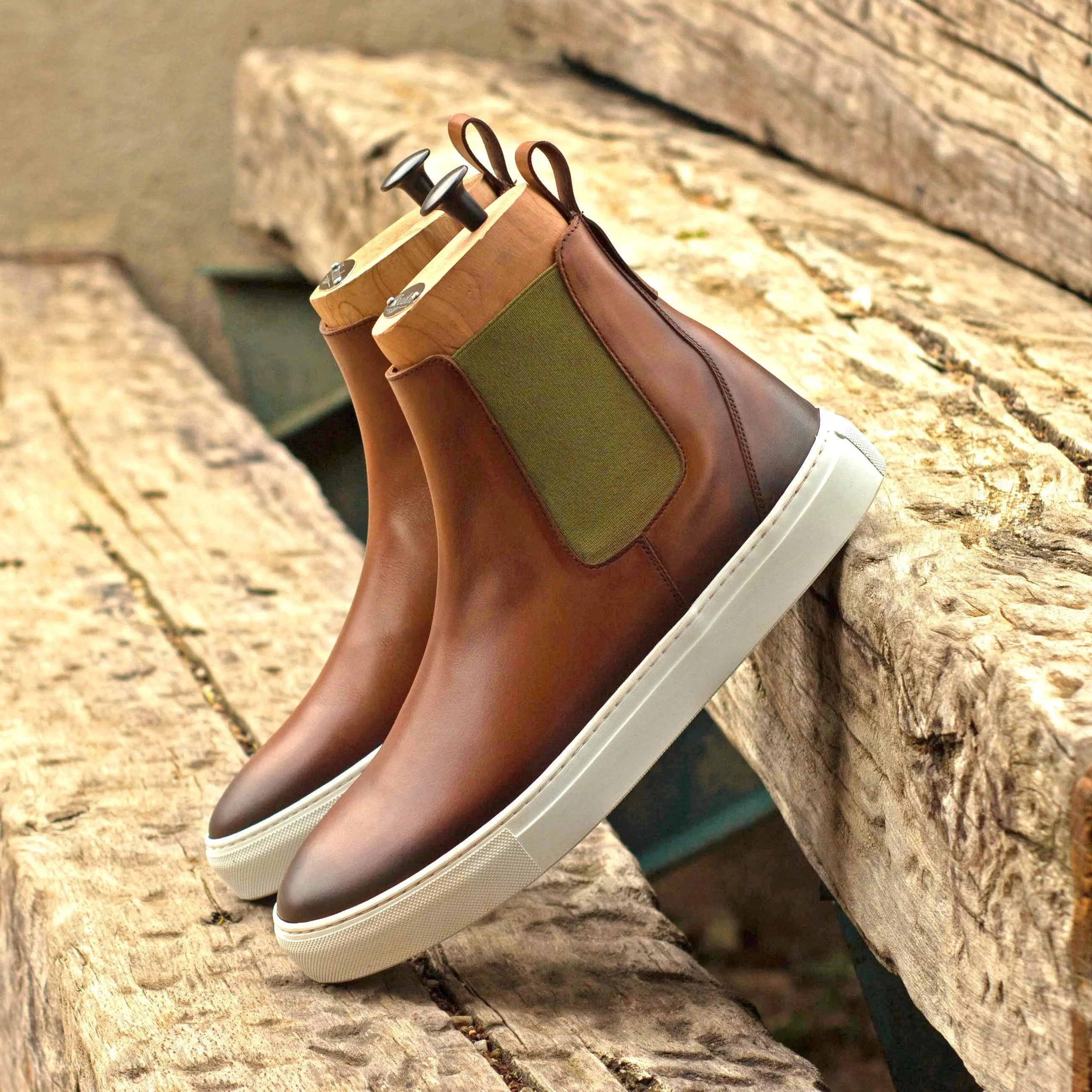 TR99 Chelsea sneaker boots II in brown leather with white soles