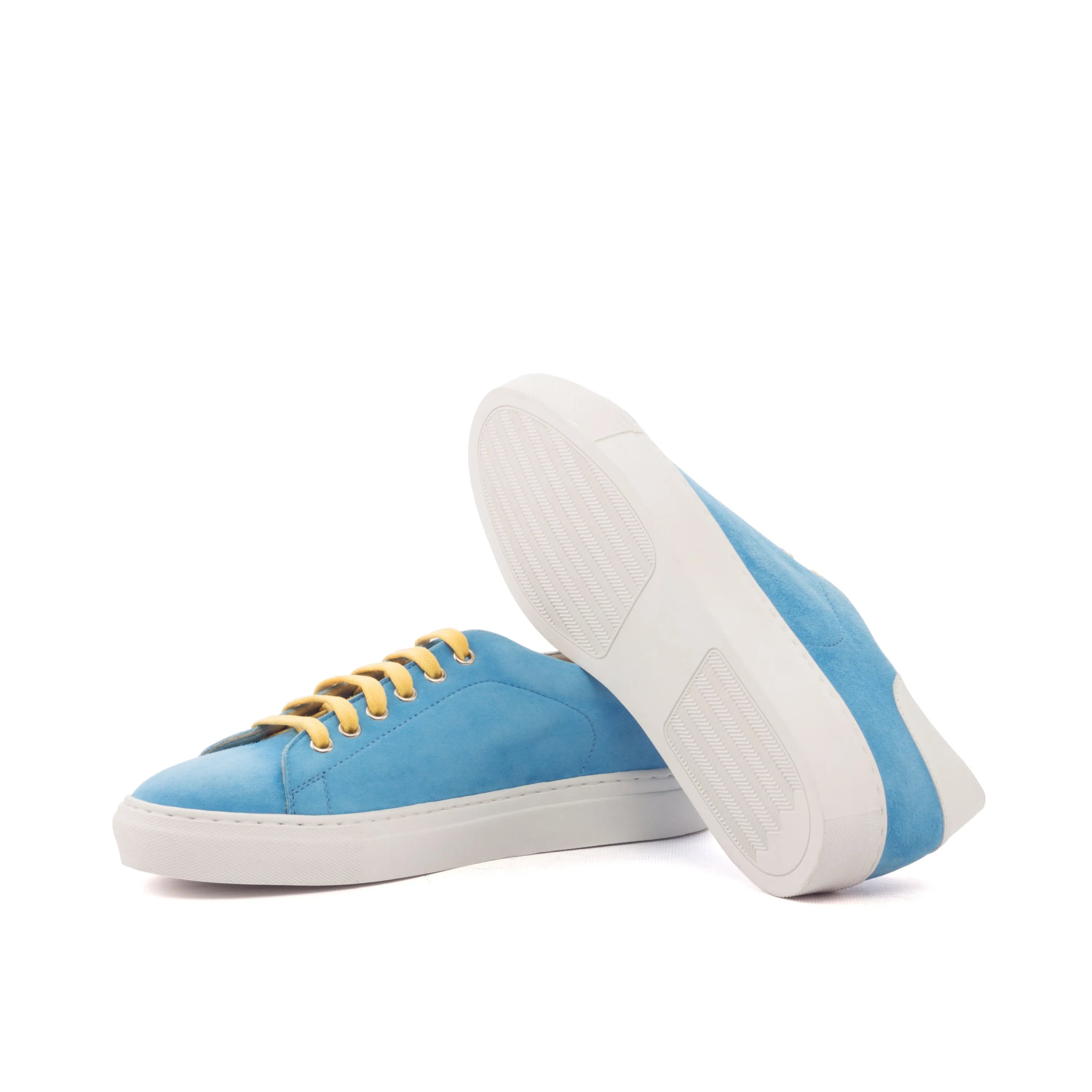 Usainit trainer sneaker: pair of blue leather sneakers with yellow laces