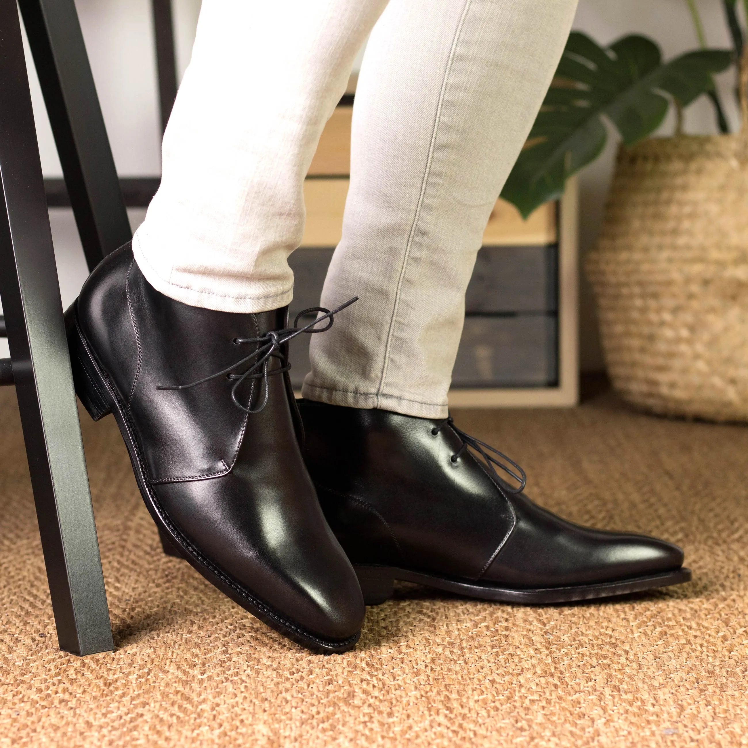 Winsor Chukka boots in black leather, fast lane style